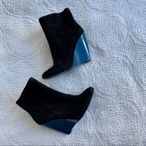 Vero Cuoio Black and Blue Colour Block Heels